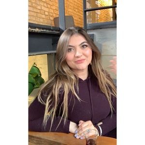 Meet your Posher, Akasya